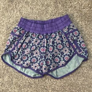 Lululemon Women’s Purple Floral Run Shorts Size 6 Rare